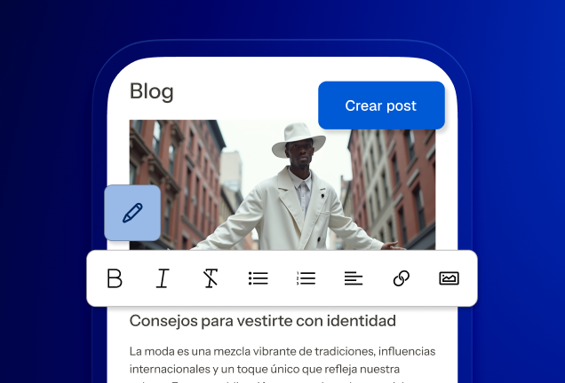 Persona usando el celular con confirmación de pago en pantalla
