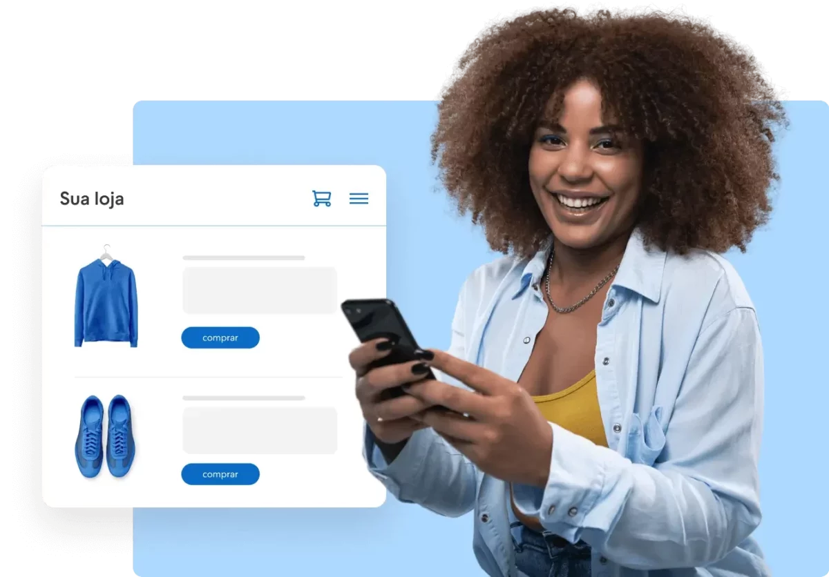 Mulher sorri com captura de tela de uma loja virtual pronta ao fundo