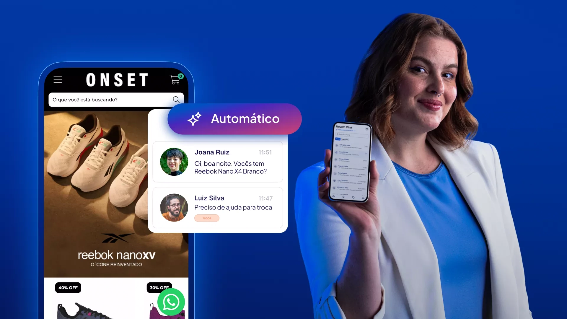 Pessoa mostrando chat automatizado em app de compras no celular.